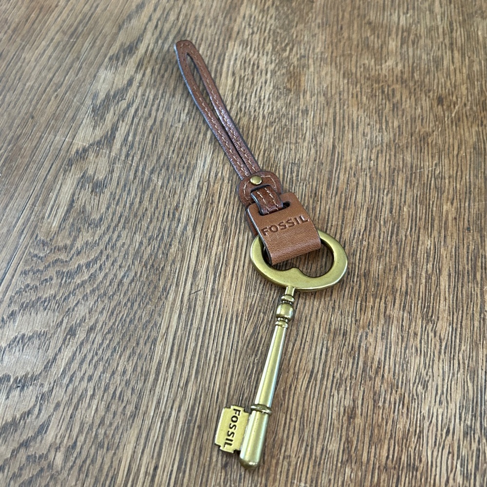 Fossil Tan Leather Keychain with Gold Key FOB